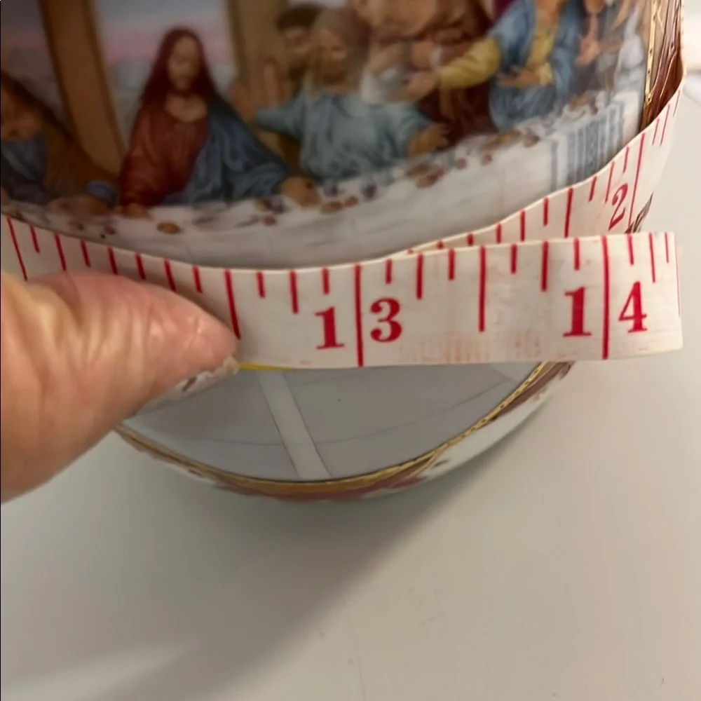 Decorative Ceramic Egg with Last Supper Design - Picture 11 of 13